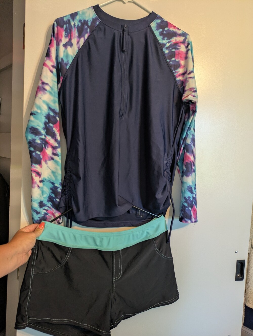 Free Country Women’s Rash Guard Set Black, Teal & Tie-Dye Sleeves - Latbe